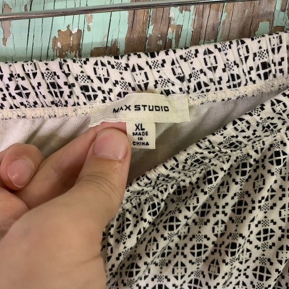 Women’s Max Studio XL rayon spandex blend patchwork type pattern midi skirt - Picture 3 of 6